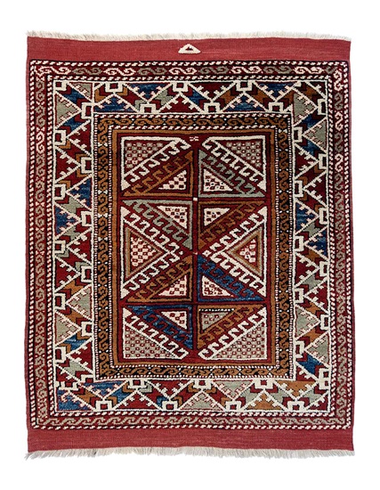 Antik Bergama Halısı 100+ Yaş 105 x 136 cm